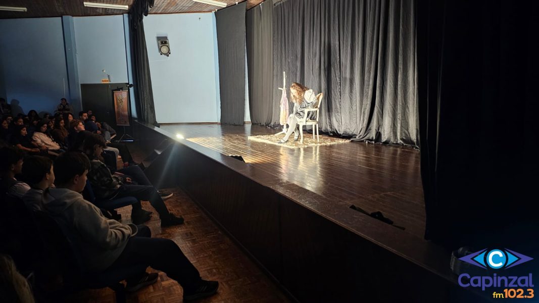 Capinzal inicia campanha Faça Bonito 2026 com apresentação do teatro “Memórias de Nina” no Dia Nacional de Combate ao Abuso e à Exploração Sexual de Crianças e Adolescentes