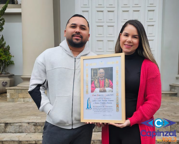 Casal de Capinzal recebe bênção  papal do Vaticano para casamento  celebrado neste sábado