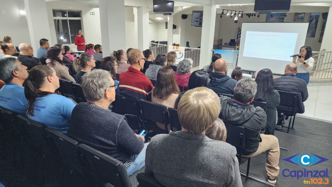 Grupo de Apoio à Adoção de Capinzal e Escola do Legislativo promoveram palestra em alusão ao Dia Nacional da Adoção