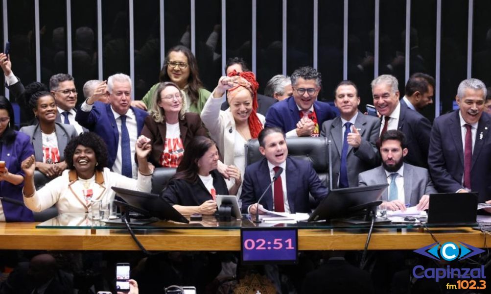 Câmara aprova, em dois turnos, PEC pelo fim da escala 6x1