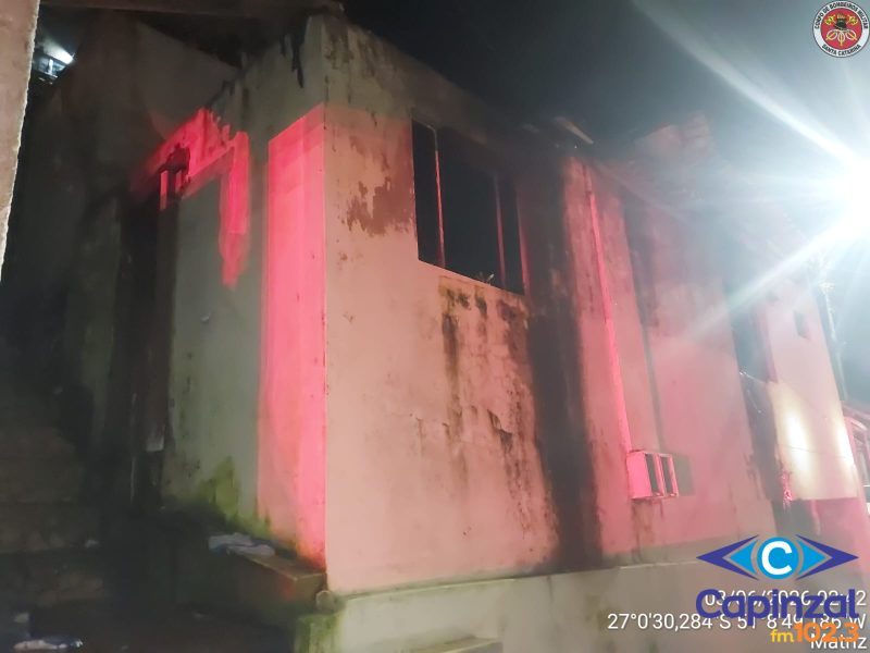 Incêndio atinge residência durante a madrugada em Videira