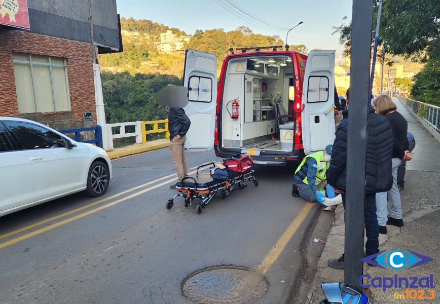 Mulher fica ferida após atropelamento por motocicleta em Ouro