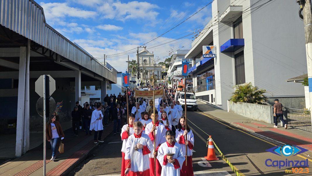 Corpus Christi reúne multidão de fiéis em procissão marcada pela fé, tradição e espiritualidade franciscana entre Capinzal e Ouro