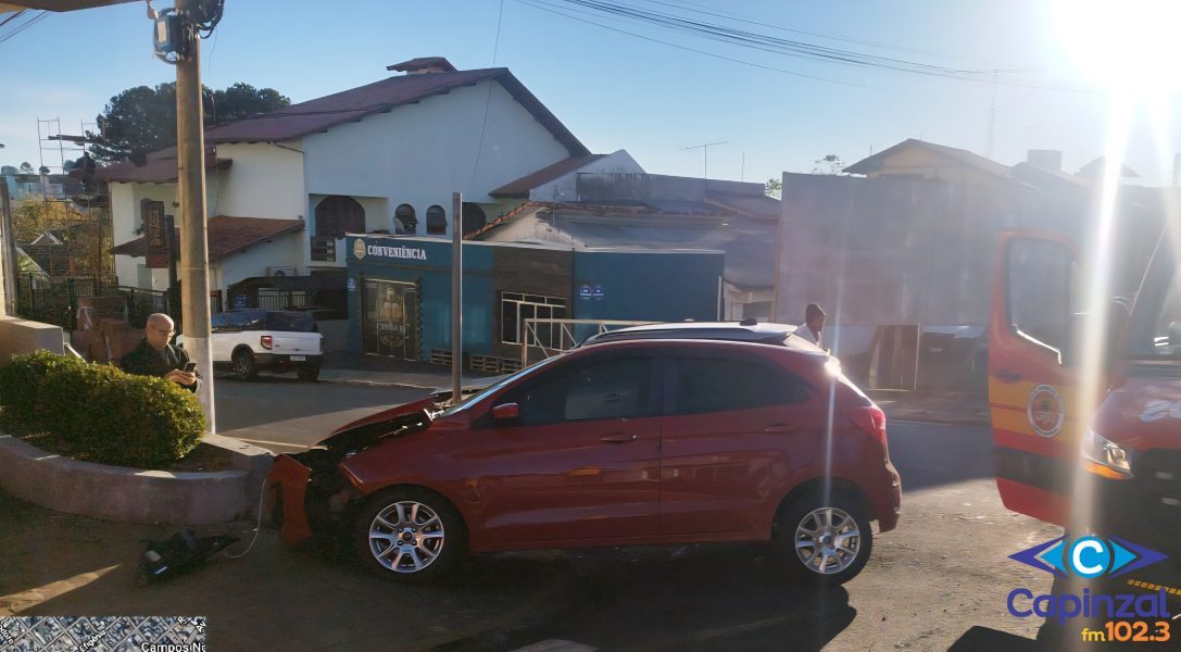 Colisão entre carros deixa motorista ferido no Centro de Campos Novos