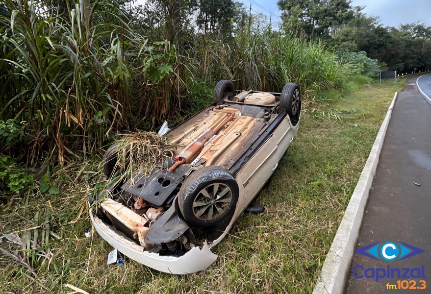 Motorista é socorrida após capotamento na SC-150 em Lacerdópolis