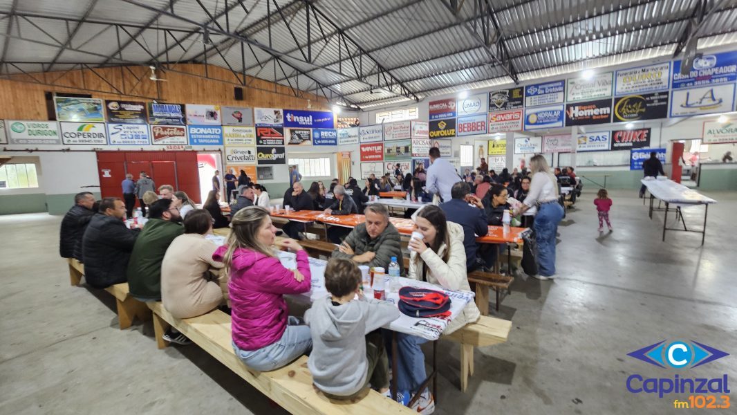 Capinzal FM prestigia almoço da Associação de Moradores da Vila Sete de Julho e reforça apoio a projeto comunitário