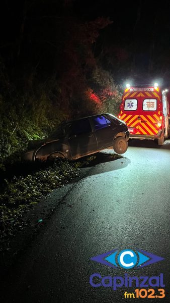 Mulher fica ferida após carro colidir contra barranco no interior de Tangará