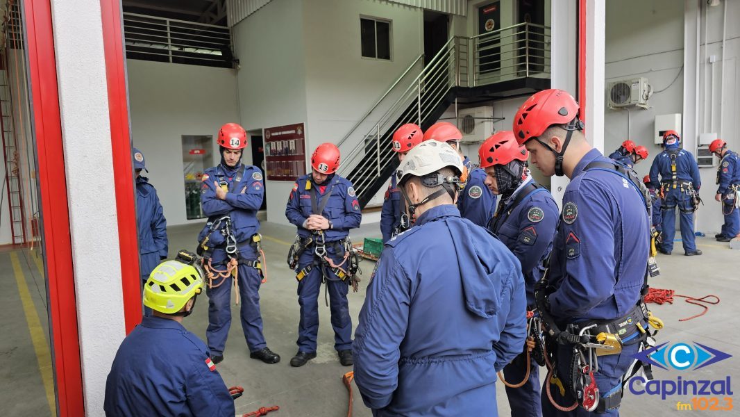 Bombeiros de Capinzal recebem curso de salvamento em altura com técnicas avançadas e simulados reais