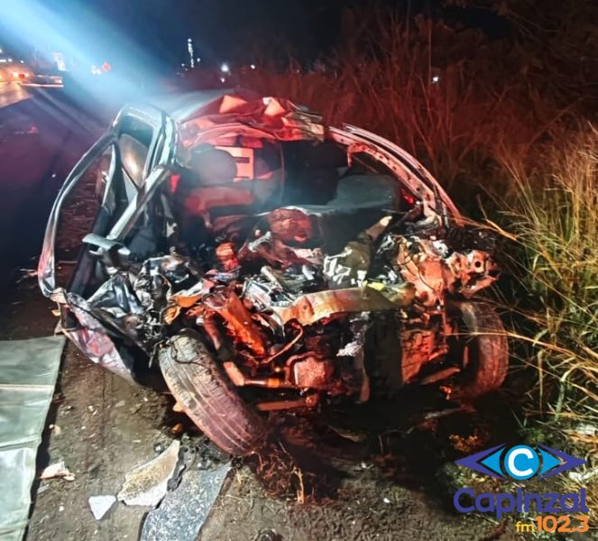 Homem morre em colisão frontal entre carro e caminhão na BR-282