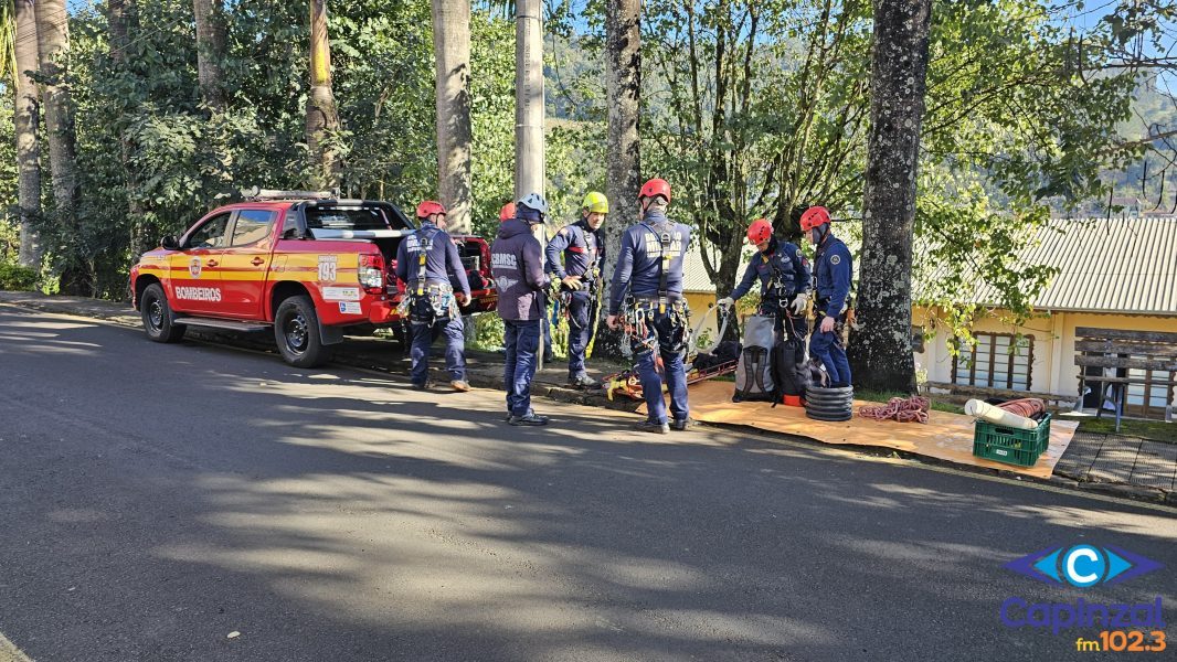 Curso de Salvamento em Altura mobiliza bombeiros e viaturas em Capinzal
