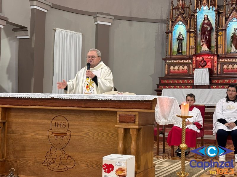 Segundo noite da novena preparatória para a XXVII Romaria de Frei Crispim tem bênção das roupas e coleta de agasalhos