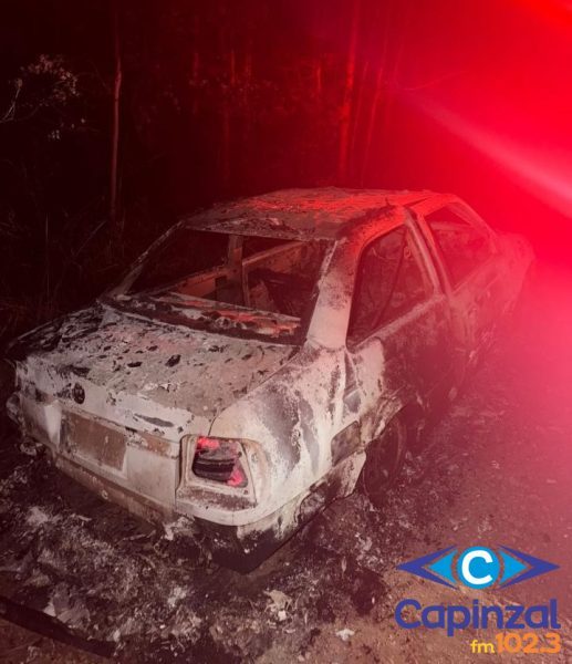 Homem é preso após incendiar casa e veículo da família no interior de Campos Novos