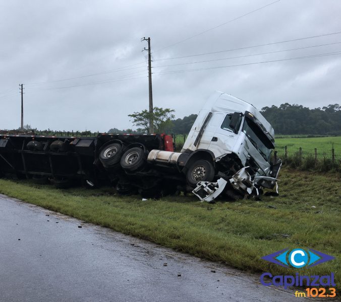 Quatro pessoas morrem e uma fica gravemente ferida em acidente na BR-470, em Campos Novos