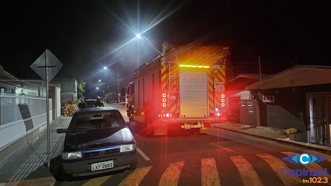Rompimento de cabo de energia provoca curto-circuito e princípio de incêndio em Ouro