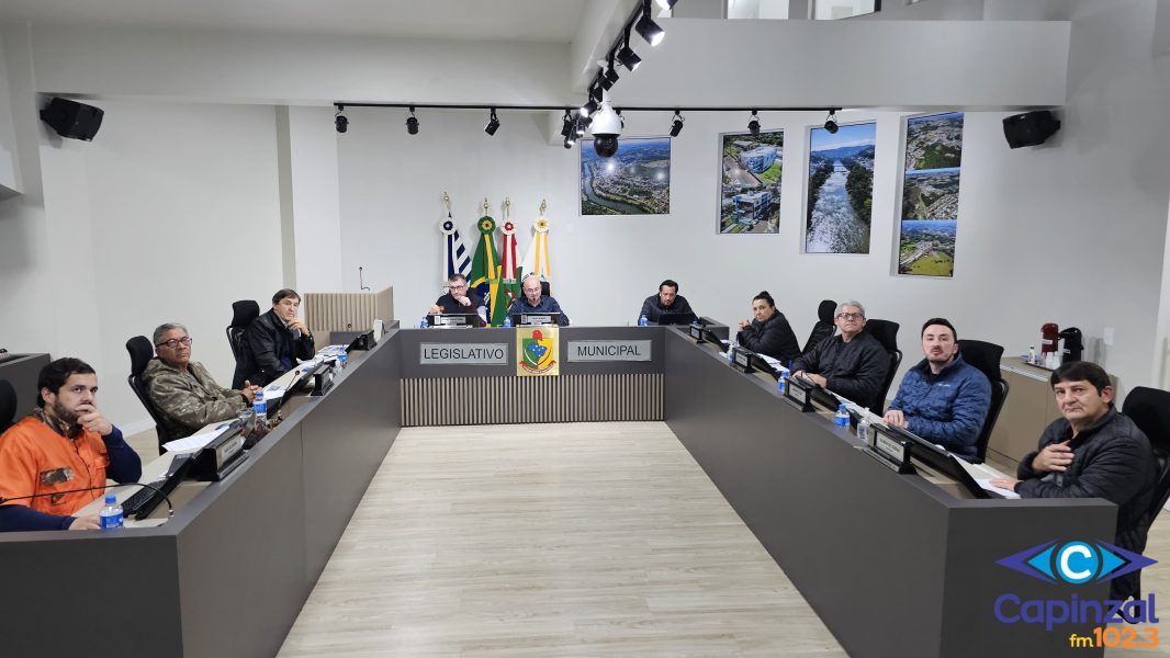 Câmara de Vereadores de Capinzal aprova projetos, recebe Câmara Jovem e Legendários e apresenta novas indicações e pedidos de informação