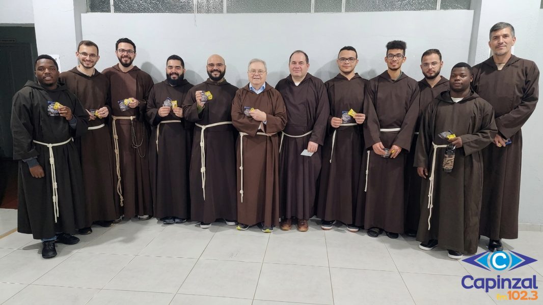 Paróquia São Paulo Apóstolo acolhe Missão Jovem Capuchinha com 11 freis pós-noviços em Capinzal