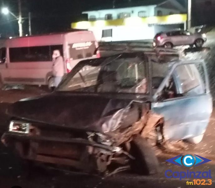 Motorista fica ferido após colisão lateral entre carro e carreta na BR-153, em Irani