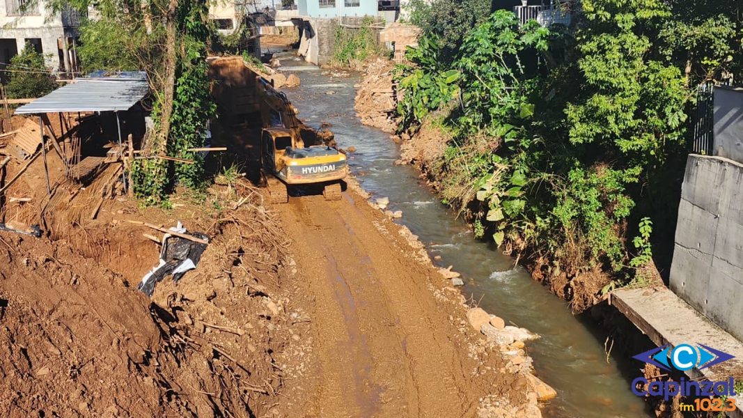 Limpeza do Rio Capinzal entra na reta final e Defesa Civil prepara ações no interior do município