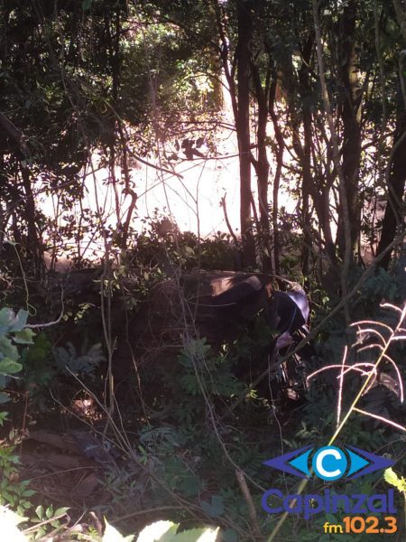 Motorista fica ferida após sair da pista e cair em ribanceira em Herval d'Oeste