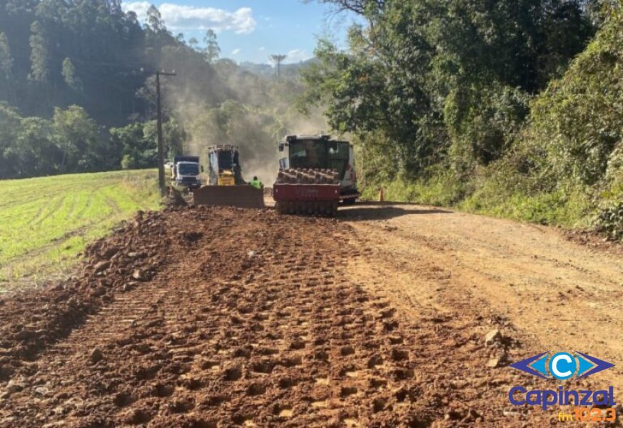 Avançam as obras para a pavimentação entre a Vila São José e a Linha Dambros