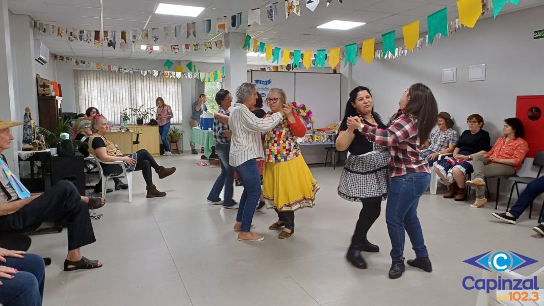 Centro de Acolhimento ao Idoso de Ouro encerra programação julina com tarde de confraternização