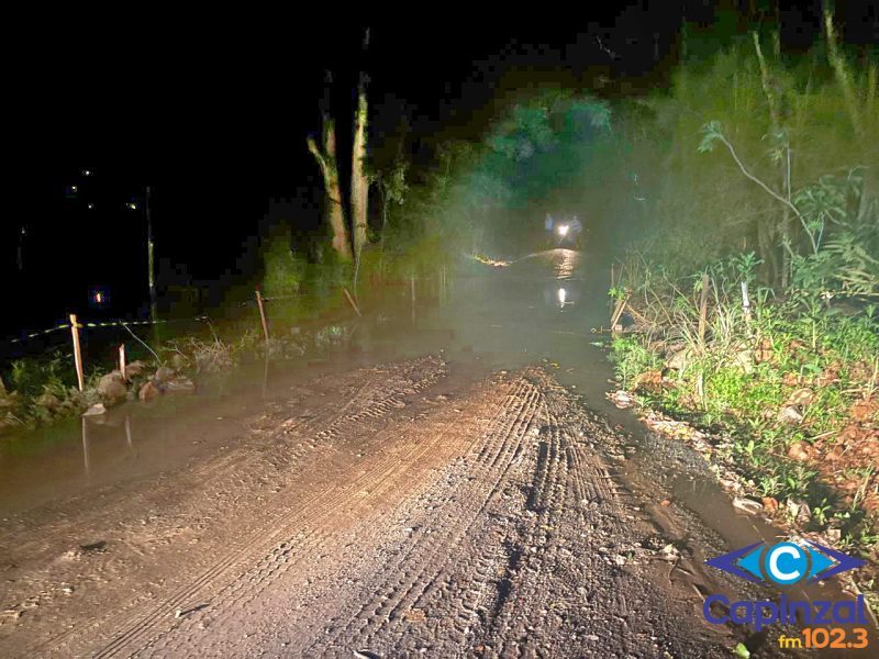 Trânsito é liberado na ponte de acesso à Linha Bonita após nível do Rio do Peixe baixar