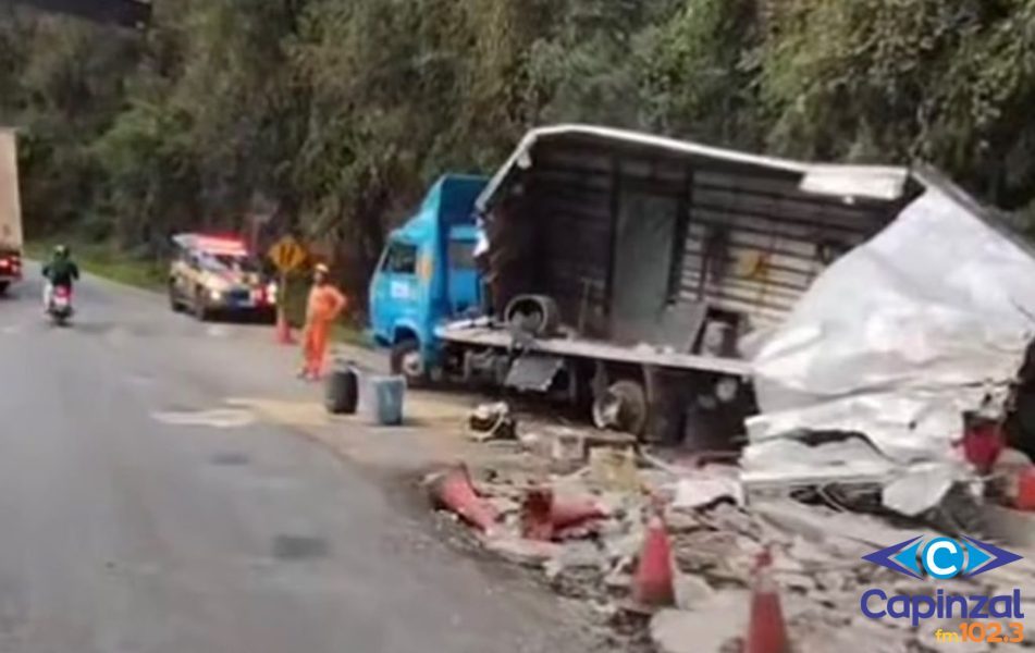 Carreta sem freios quase causa tragédia na ponte Alfredo Ítalo Remor, em Joaçaba