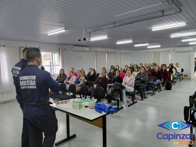 Professores de Ouro concluem capacitação com foco em primeiros socorros, planejamento pedagógico e saúde mental