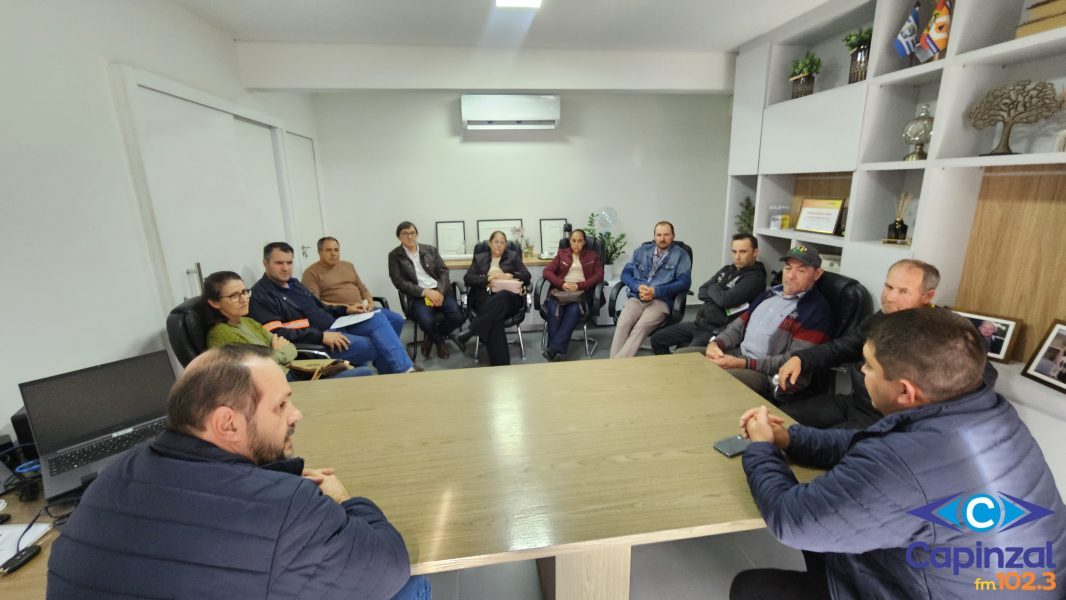 Moradores do Distrito de Alto Alegre apresentam reivindicações durante reunião com prefeito e secretariado