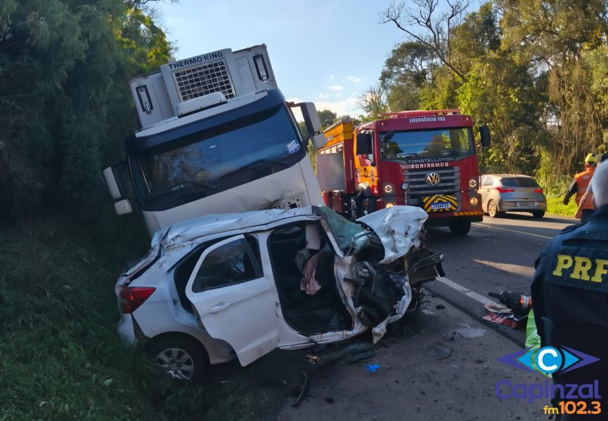 Colisão entre carro e duas carretas deixa dois feridos na BR-282, em Joaçaba
