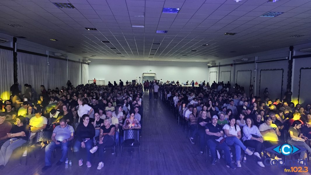 Terceira Noite Teatral reúne mais de 800 pessoas e emociona o público em Capinzal