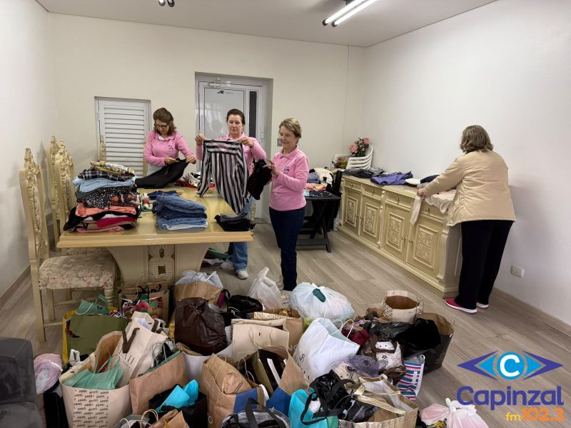 Festa “De Volta aos Anos 80” arrecada quase 400 peças de roupas para brechó da Rede Feminina de Capinzal e Ouro