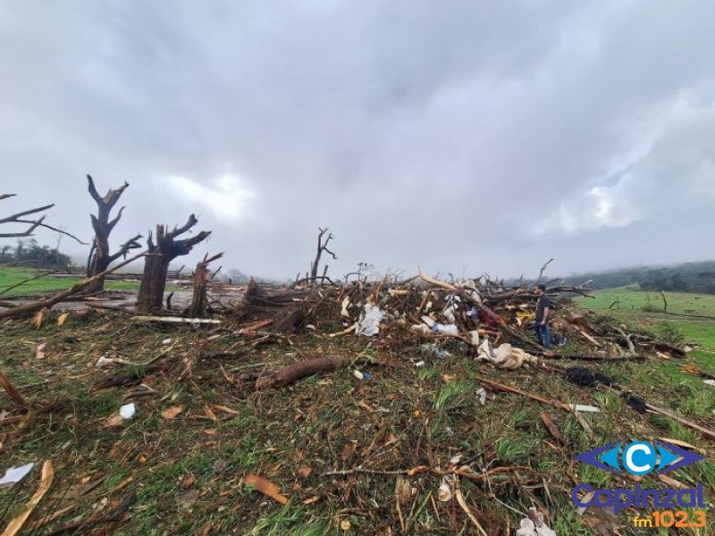 Tornado F3 com ventos de até 332 km/h deixa rastro de destruição no PR