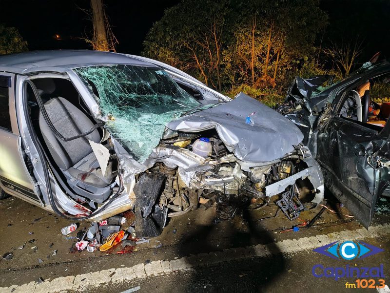 Colisão frontal entre dois carros deixa seis pessoas feridas em Videira
