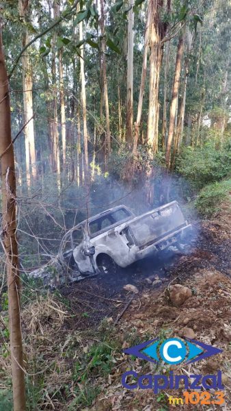 Caminhonete é destruída por incêndio no interior de Peritiba