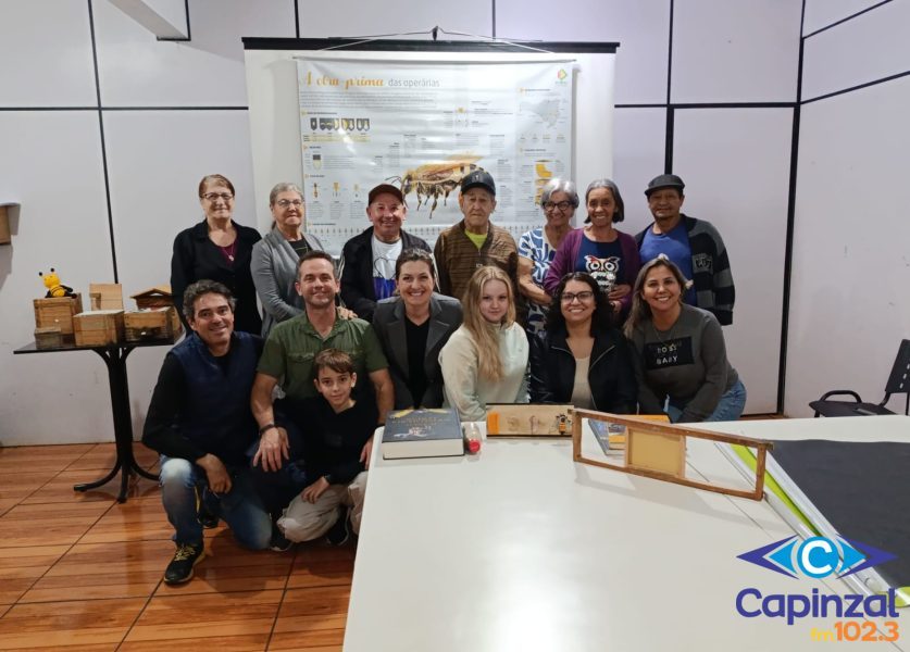 Grupo da Alegria do CRAS de Ouro participa de atividade sobre a importância das abelhas