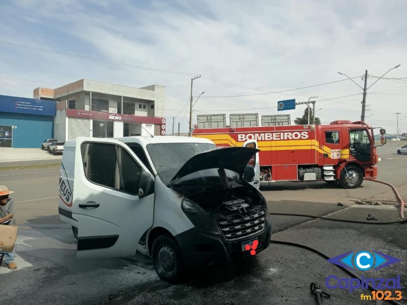 Furgão pega fogo na SC-350, em Lebon Régis