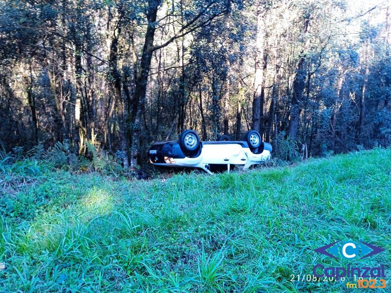 Colisão lateral entre carro e carreta deixa motorista ferido na BR-282