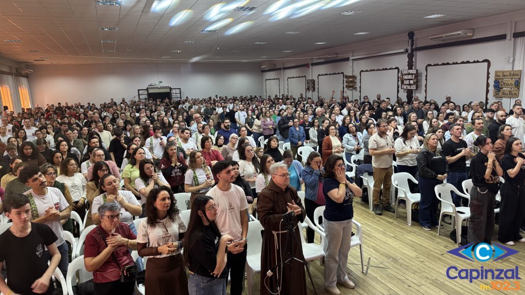 Celso Farina recebe grande público em encontro de fé promovido pela Missão Adorar-Te em Capinzal