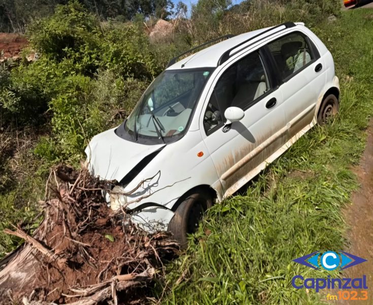 Motorista sofre crise de epilepsia e sai da pista na SC-464