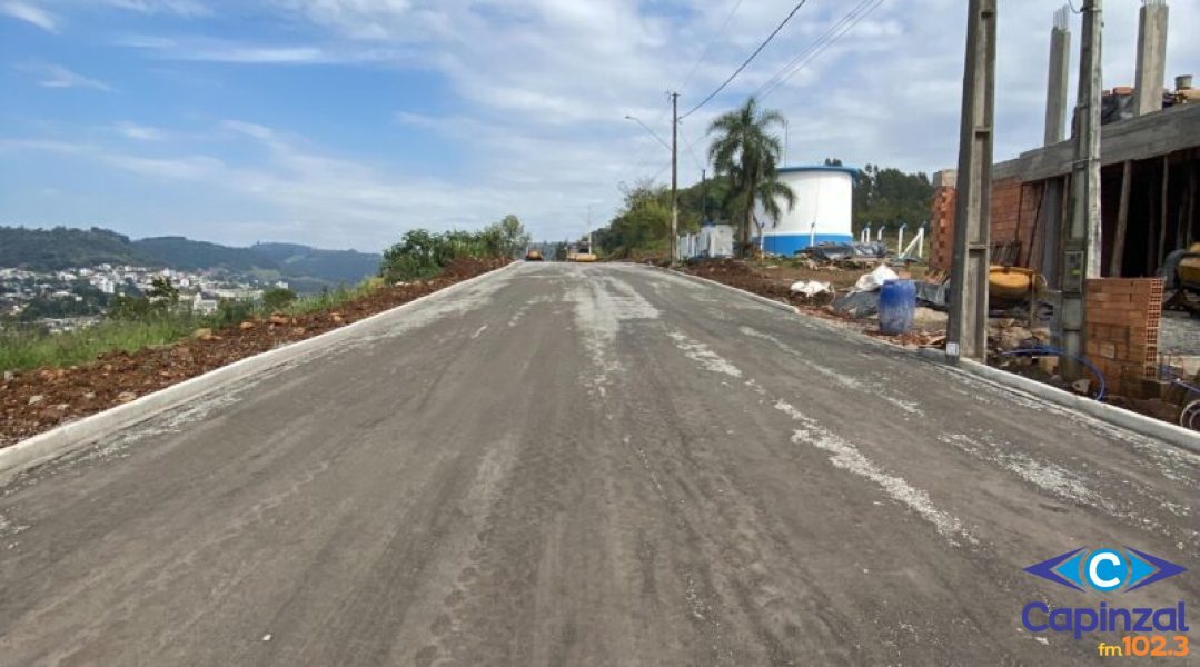 Avançam as obras de pavimentação entre os bairros Alvorada e Nossa Senhora dos Navegantes