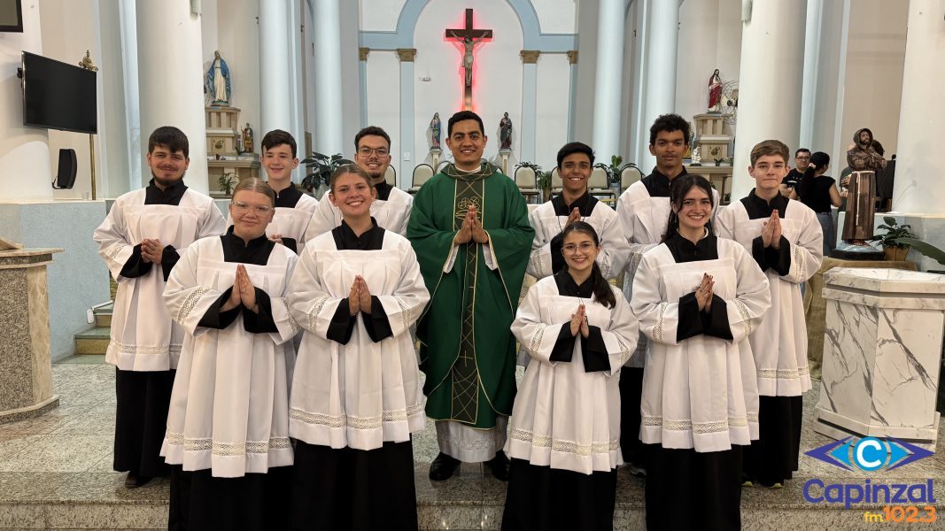 Paróquia São Paulo Apóstolo realiza investidura do primeiro grupo de acólitos