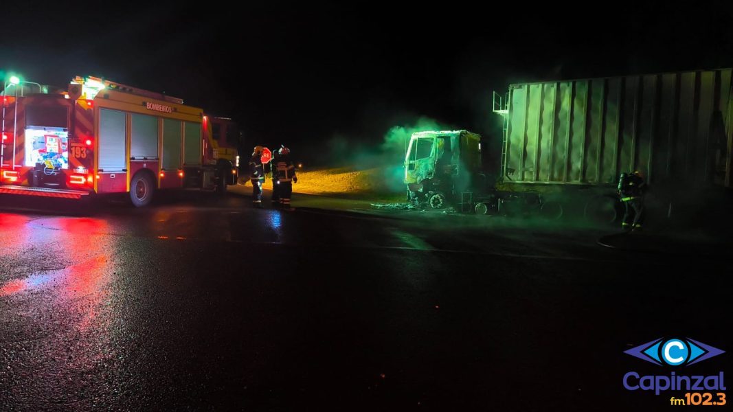 Incêndio destrói cabine de caminhão na região de Campina da Alegria, em Vargem Bonita