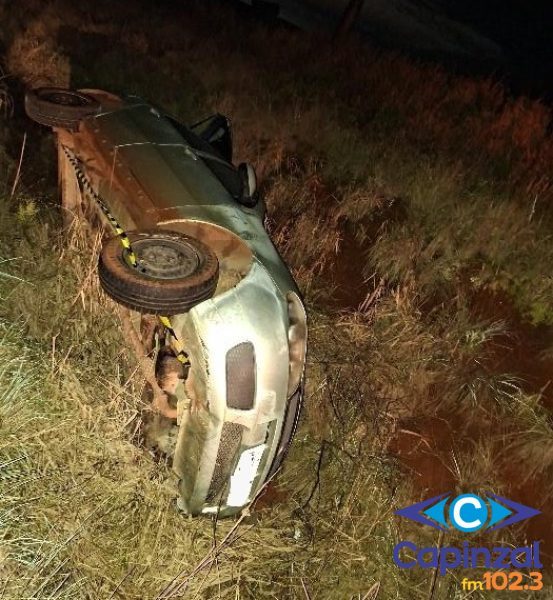 Veículo furtado é recuperado após capotar às margens da SC-135, em Campos Novos