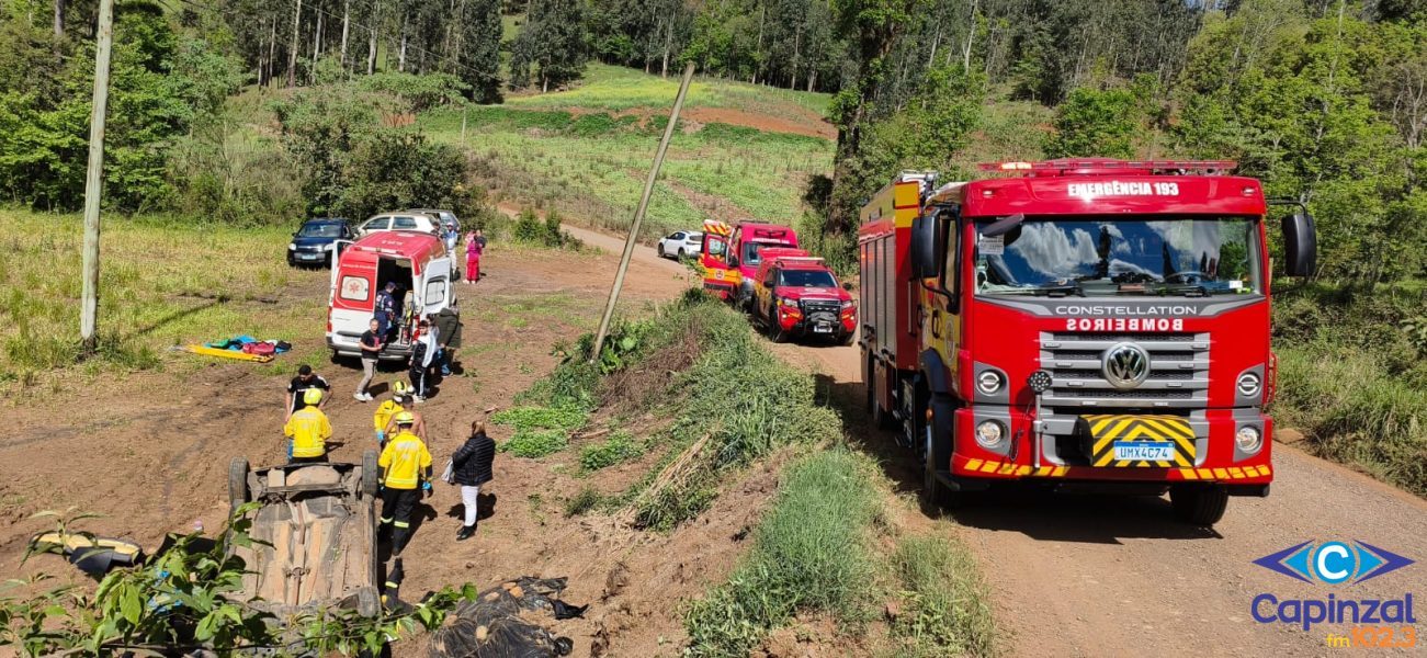 Veículo capota após sair da pista em Luzerna