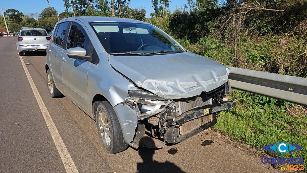 Veículo sai da pista e bate contra guard-rail na SC-150, em Capinzal