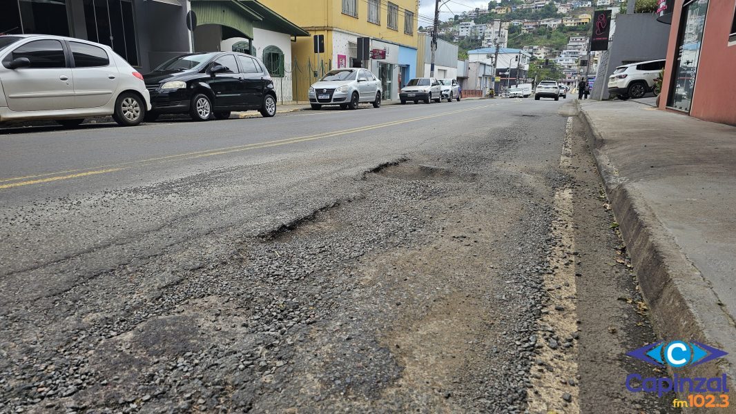Chuvas intensas provocam danos nas ruas de Capinzal e Prefeitura prepara licitação para asfalto a quente