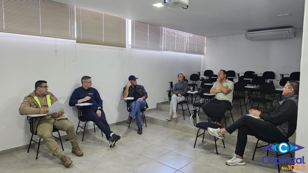 Discussão sobre mudanças na Avenida XV de Novembro é adiada por baixa participação em reunião da comissão do trânsito