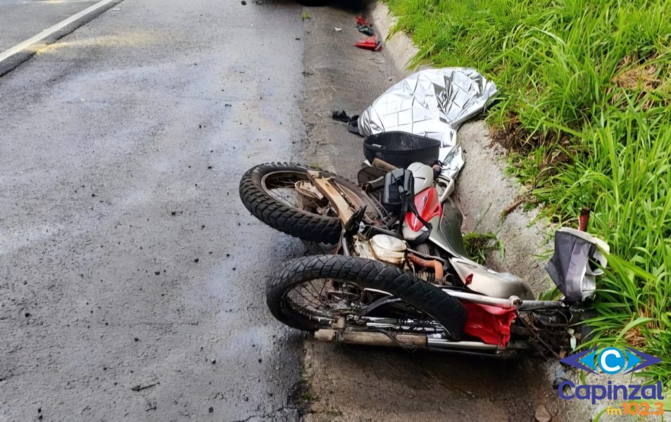 Acidente entre carro e motocicleta deixa duas pessoas mortas no Oeste de SC