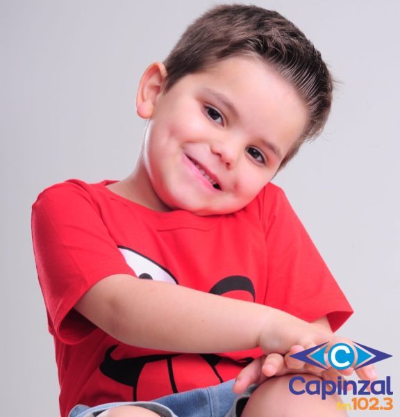 Garoto de Capinzal encanta na internet com canto e conquista espaço na TV